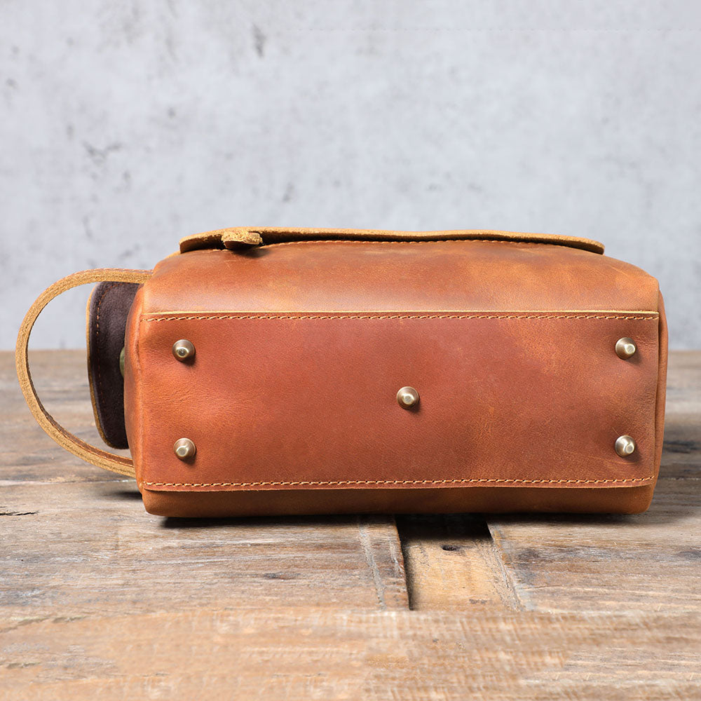 Custom Groomsmen Gift, Personalized Leather Toiletry Bag with Monogram, Leather Dopp Kit, Best Man Gifts