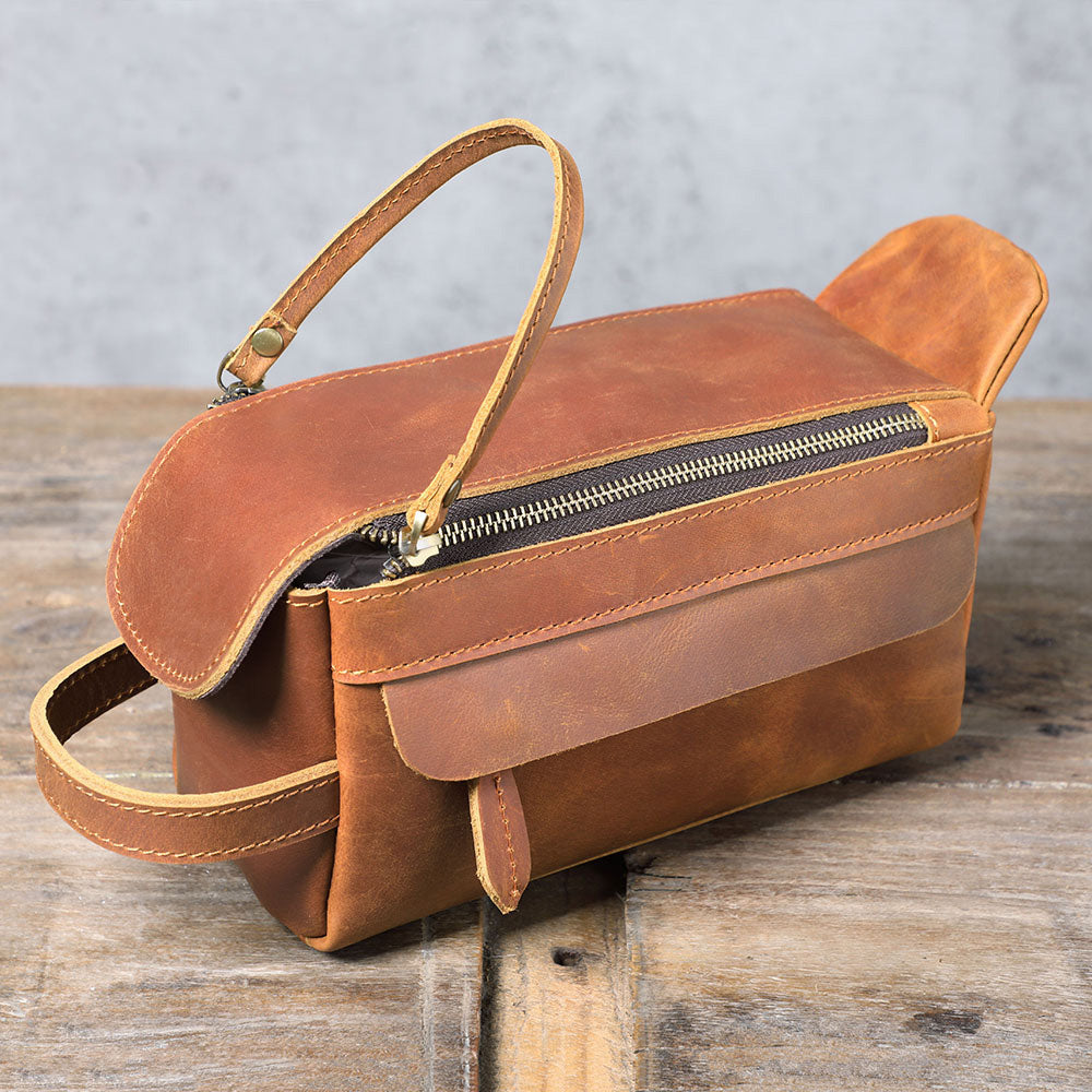 Breezie Cosmatic Bag Rebrilliant Finish: Brown