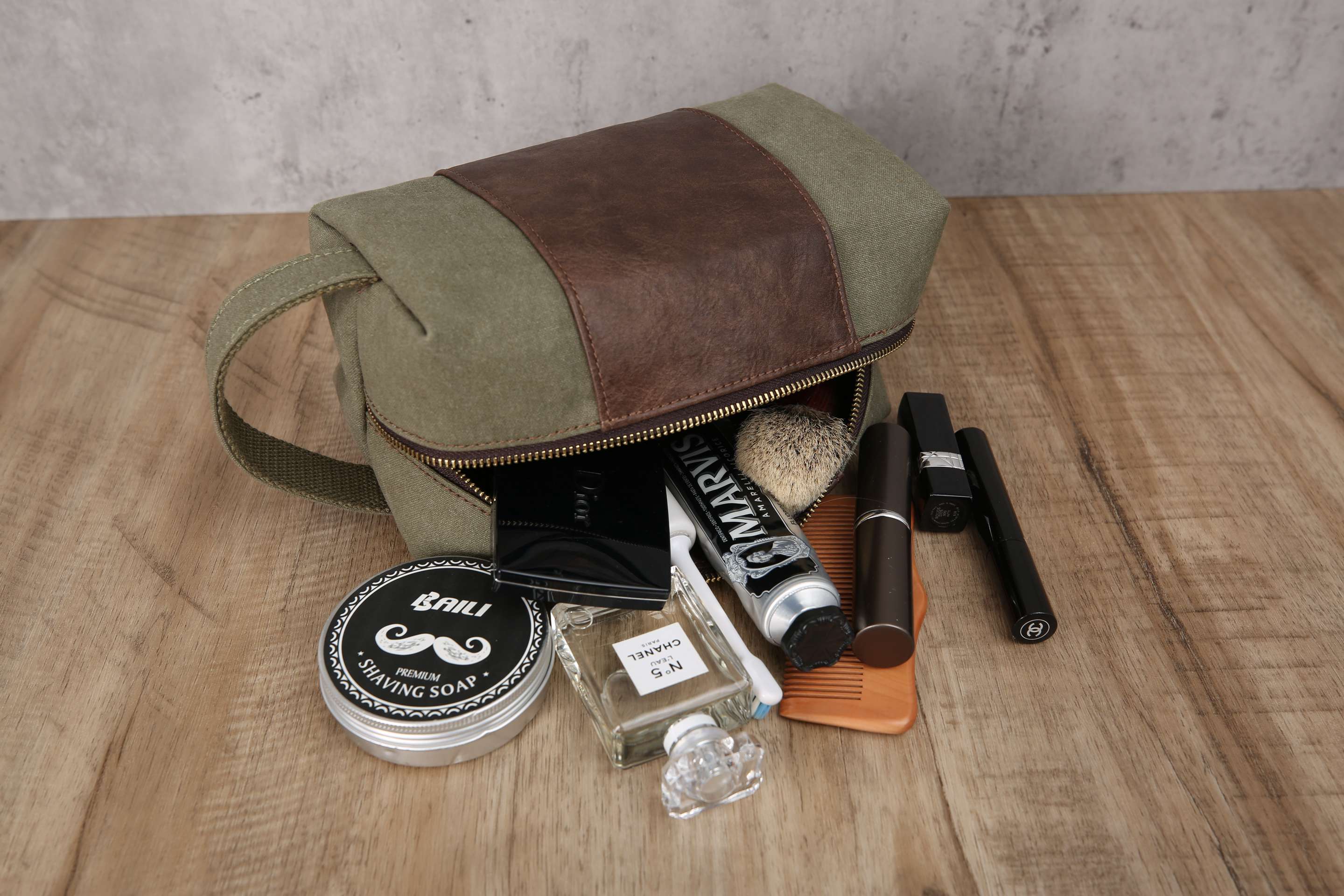 17 Best Personalized Toiletry Bags - Groovy Groomsmen Gifts