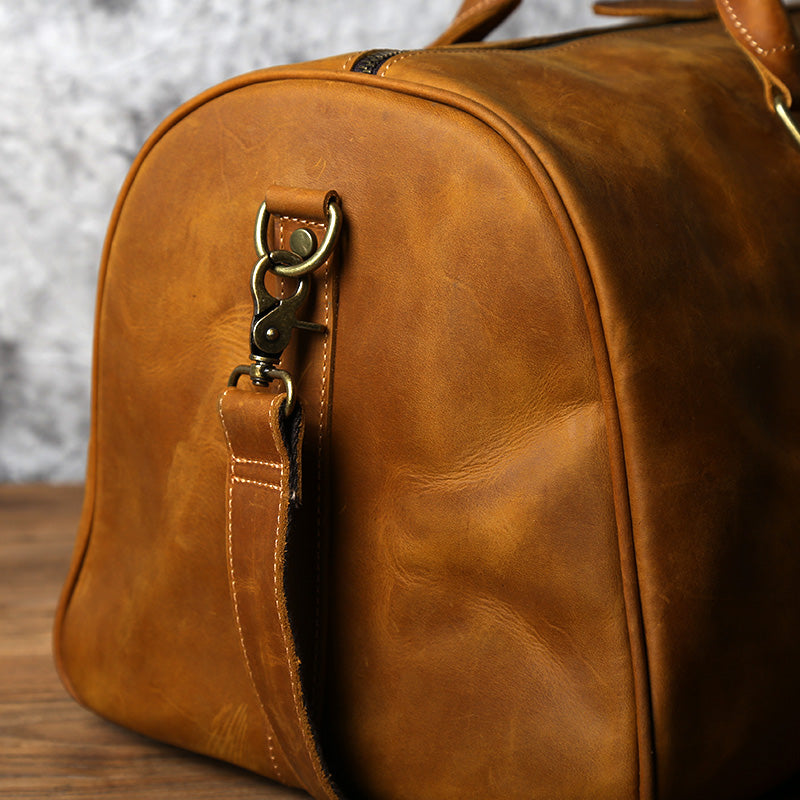 Leather Shoulder Bag Figura  Leather shoulder bag men, Full grain leather  bag, Weekend duffle bag